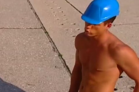 Buff Workmen dick Stevens & Julio Carillo Assfucking outside