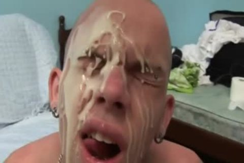 Two juicy Skinheads Pull Of raiment To suck dick