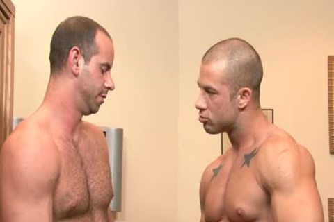 Girth Brooks & wang Daily - guys Hard At Work