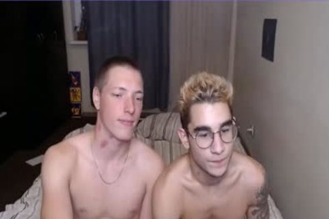 guy With Glasses engulfing His Boyfriend's 10-Pounder In Live