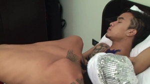 GayAsianNetwork: Dang masturbation in the bed